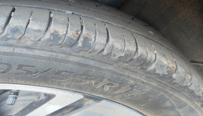 2023 Hyundai NEW I20 ASTA (O) 1.2 IVT, Petrol, Automatic, 29,915 km, tyre