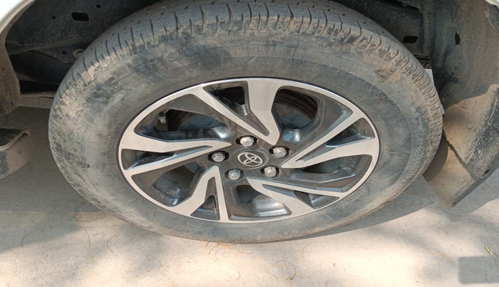 2022 Toyota Innova Crysta 2.7 VX 7 STR, Petrol, Manual, 43,556 km, tyre