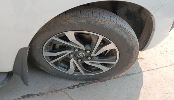 2022 Toyota Innova Crysta 2.7 VX 7 STR, Petrol, Manual, 43,556 km, tyre