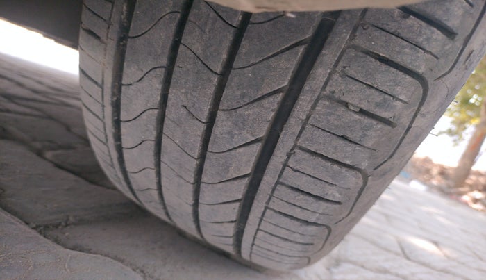 2018 Maruti Ciaz ALPHA 1.5 SHVS PETROL, Petrol, Manual, 1,18,348 km, tyre