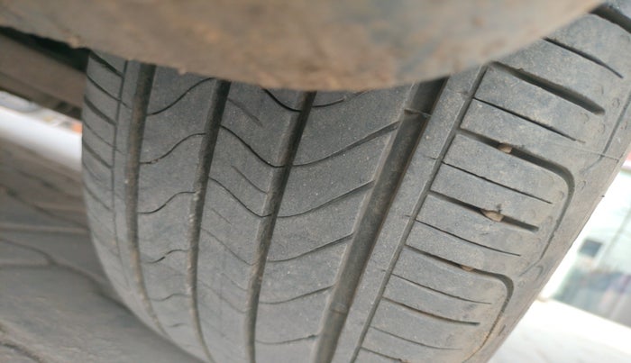 2018 Maruti Ciaz ALPHA 1.5 SHVS PETROL, Petrol, Manual, 1,18,348 km, tyre