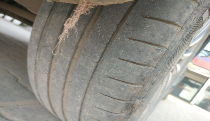 2018 Maruti Ciaz ALPHA 1.5 SHVS PETROL, Petrol, Manual, 1,18,348 km, tyre