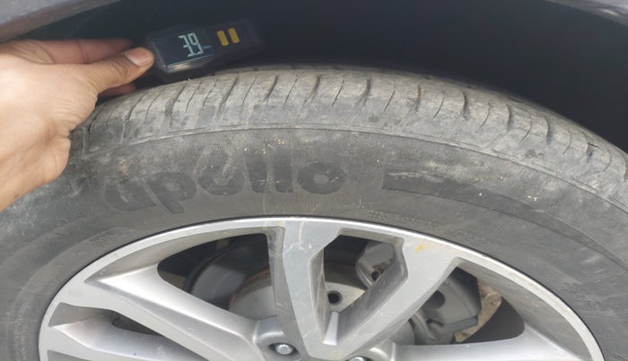 2015 Hyundai Santa Fe 2 WD AT, Diesel, Automatic, 1,23,623 km, tyre