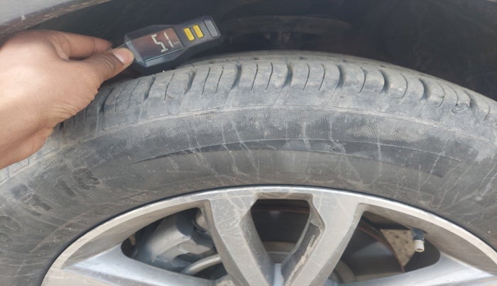 2015 Hyundai Santa Fe 2 WD AT, Diesel, Automatic, 1,23,623 km, tyre