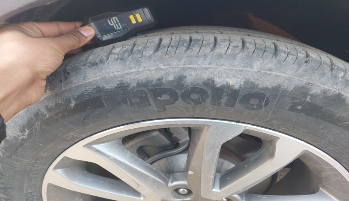 2015 Hyundai Santa Fe 2 WD AT, Diesel, Automatic, 1,23,623 km, tyre