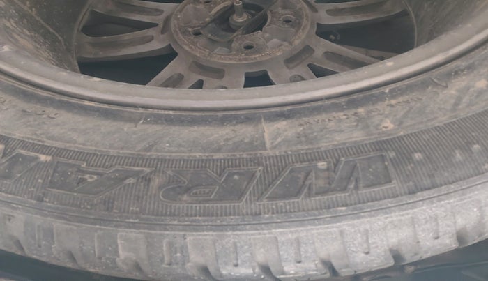 2015 Hyundai Santa Fe 2 WD AT, Diesel, Automatic, 1,23,623 km, tyre