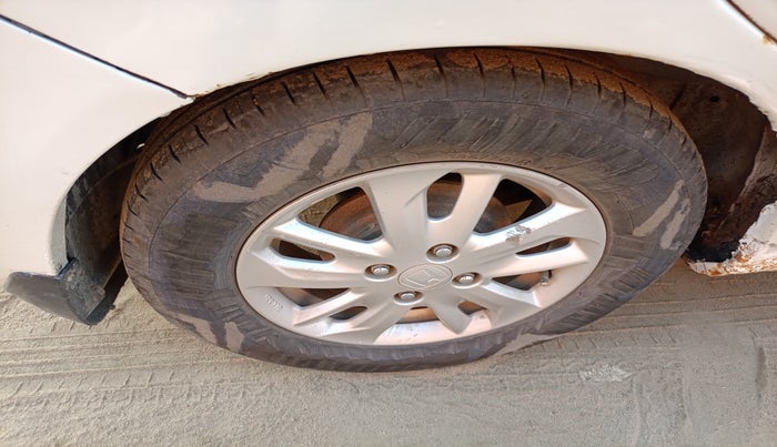 2015 Honda Amaze 1.5L I-DTEC S, Diesel, Manual, 1,54,054 km, tyre