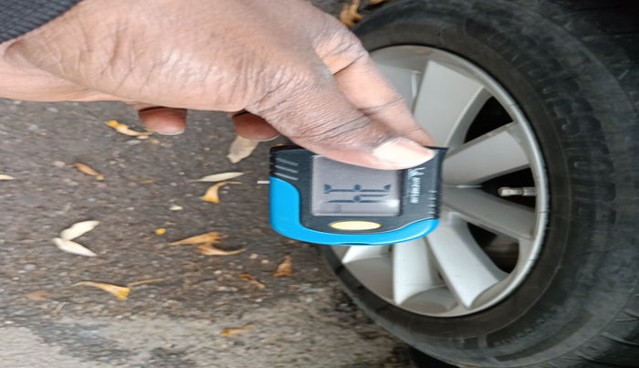 2015 Skoda Superb ELEGANCE 1.8 TSI MT, Petrol, Manual, 1,56,889 km, tyre