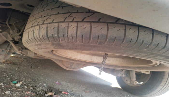 2015 Toyota Innova 2.5 VX 7 STR, Diesel, Manual, 2,05,286 km, tyre