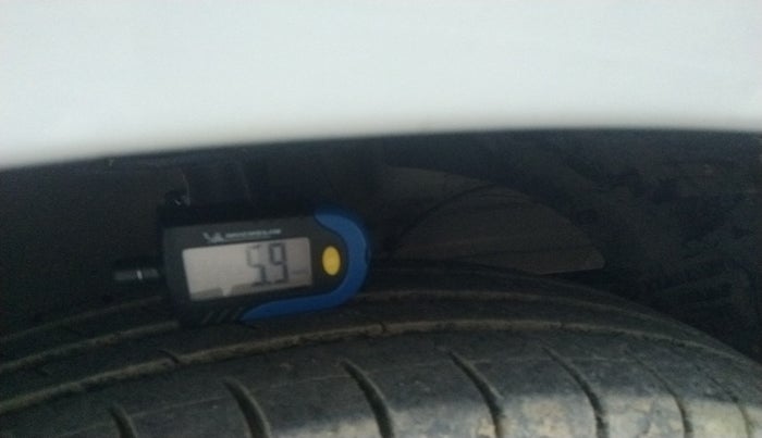 2017 Maruti Dzire LXI, Petrol, Manual, 1,15,371 km, tyre