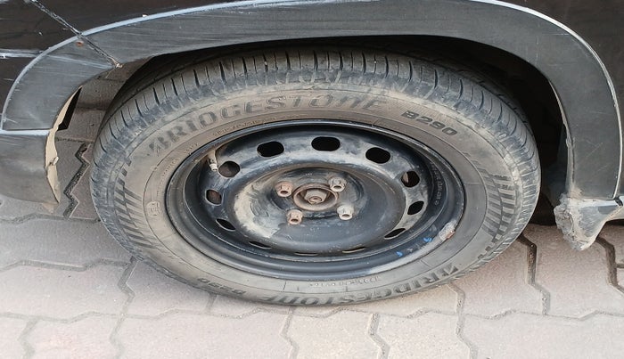 2016 Mahindra Kuv100 K6 D 6 STR, Diesel, Manual, 80,045 km, tyre