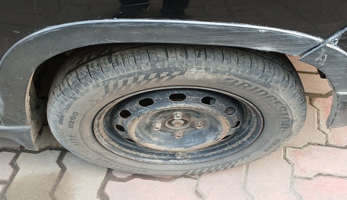 2016 Mahindra Kuv100 K6 D 6 STR, Diesel, Manual, 80,045 km, tyre