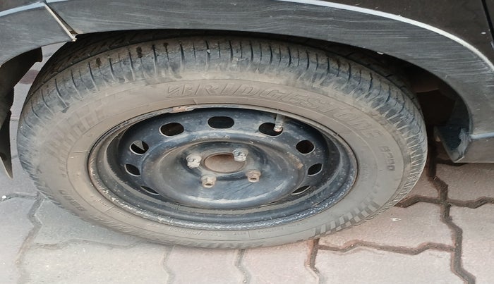 2016 Mahindra Kuv100 K6 D 6 STR, Diesel, Manual, 80,045 km, tyre