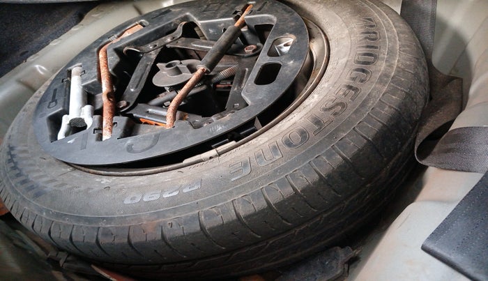 2016 Mahindra Kuv100 K6 D 6 STR, Diesel, Manual, 80,045 km, tyre