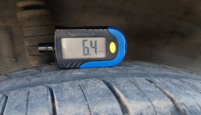 2013 Renault Scala RXL DIESEL, Diesel, Manual, 1,14,756 km, tyre