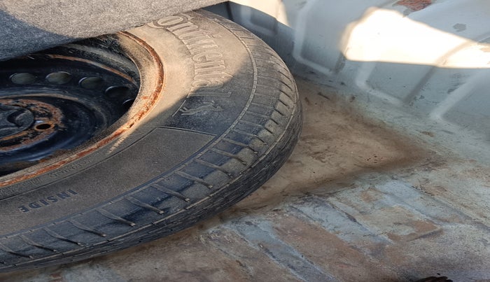 2013 Renault Scala RXL DIESEL, Diesel, Manual, 1,14,756 km, tyre