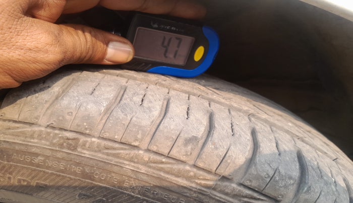 2018 Hyundai Xcent E+, Petrol, Manual, 1,28,313 km, tyre