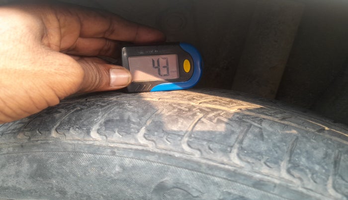 2018 Hyundai Xcent E+, Petrol, Manual, 1,28,313 km, tyre