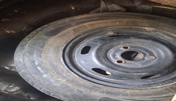 2016 Renault Kwid RXT 0.8, Petrol, Manual, 35,742 km, tyre