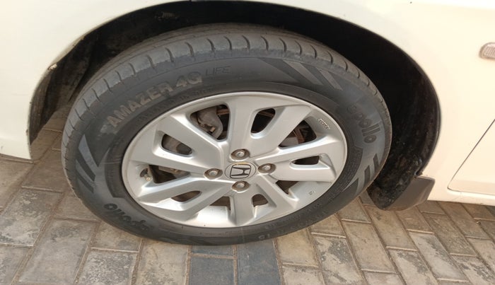 2014 Honda Mobilio 1.5L I-DTEC V, Diesel, Manual, 2,18,049 km, tyre