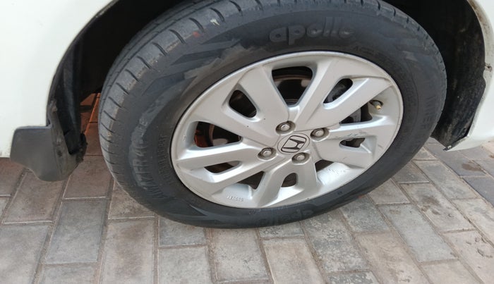 2014 Honda Mobilio 1.5L I-DTEC V, Diesel, Manual, 2,18,049 km, tyre