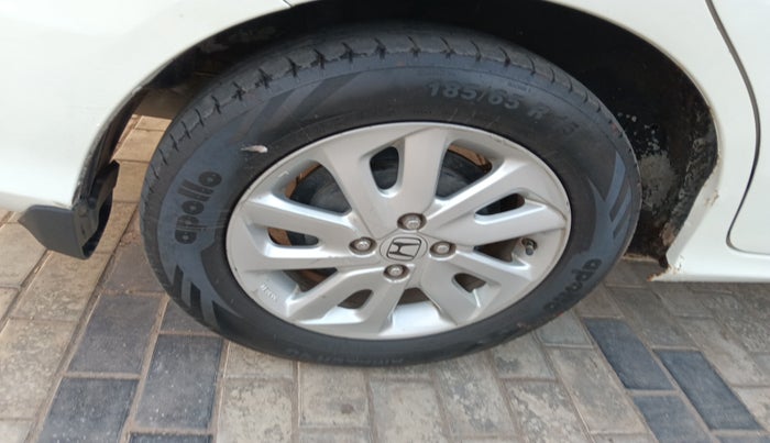 2014 Honda Mobilio 1.5L I-DTEC V, Diesel, Manual, 2,18,049 km, tyre