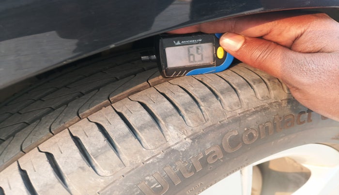 2021 Audi A4 40 TFSI TECHNOLOGY, Petrol, Automatic, 75,039 km, tyre