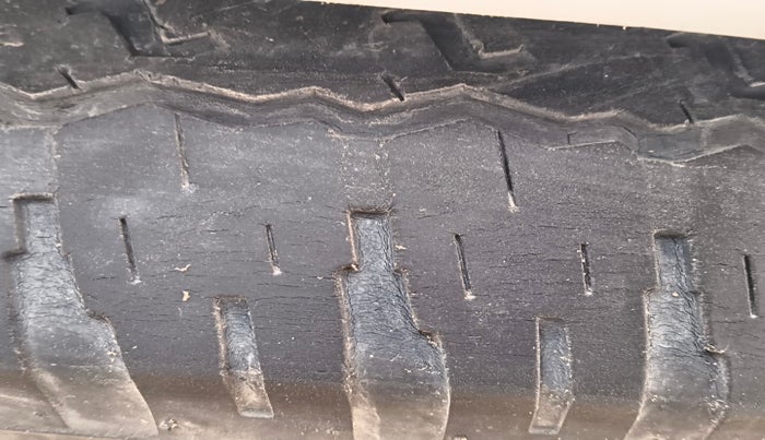 2015 Toyota Fortuner 3.0 4X2 MT, Diesel, Manual, 1,69,705 km, tyre