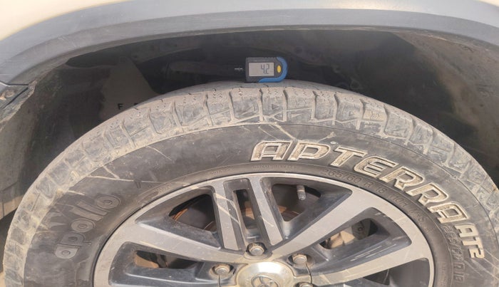 2017 Toyota Fortuner 2.8 4X4 MT, Diesel, Manual, 2,14,422 km, tyre