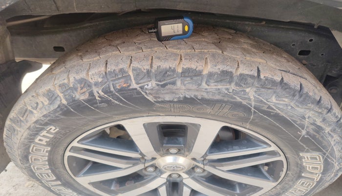 2017 Toyota Fortuner 2.8 4X4 MT, Diesel, Manual, 2,14,422 km, tyre