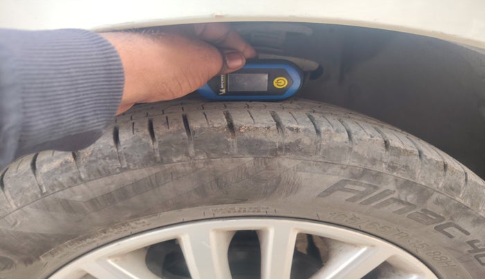 2018 Maruti Dzire ZXI, Petrol, Manual, 1,02,630 km, tyre