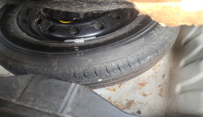 2018 Maruti Dzire ZXI, Petrol, Manual, 1,02,630 km, tyre