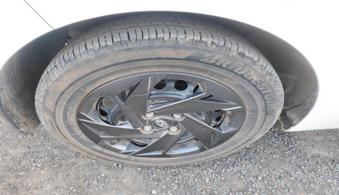 2022 Hyundai NEW I20 MAGNA 1.2 MT, Petrol, Manual, 36,913 km, tyre