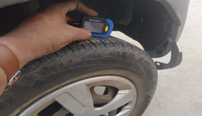 2016 Renault Kwid RXT 0.8, Petrol, Manual, 1,60,347 km, tyre