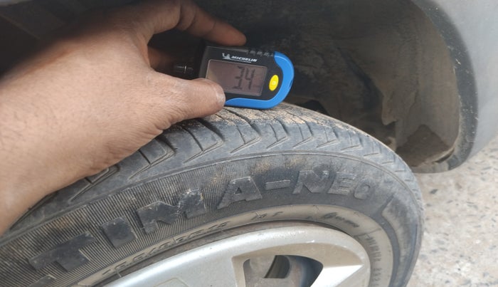 2016 Renault Kwid RXT 0.8, Petrol, Manual, 1,60,347 km, tyre