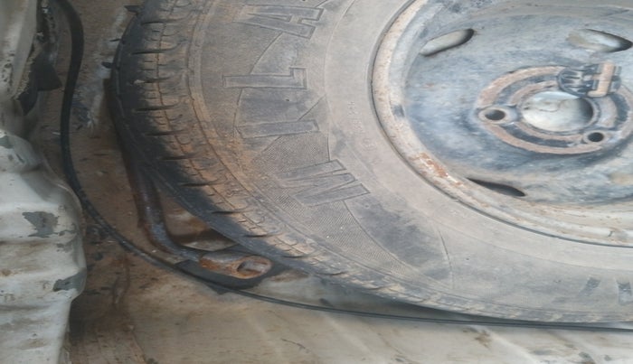 2016 Renault Kwid RXT 0.8, Petrol, Manual, 1,60,347 km, tyre