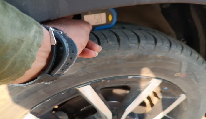 2018 Mahindra KUV 100 NXT K8 D 6 STR, Diesel, Manual, 76,981 km, tyre