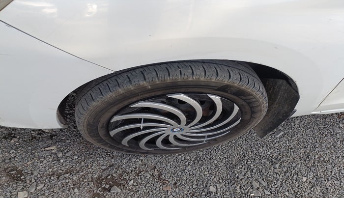 2021 Maruti Ertiga VXI CNG, Petrol, Manual, 1,60,557 km, tyre