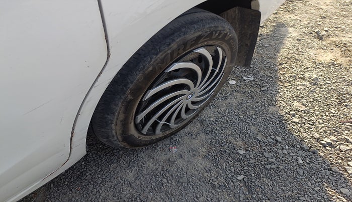 2021 Maruti Ertiga VXI CNG, Petrol, Manual, 1,60,557 km, tyre