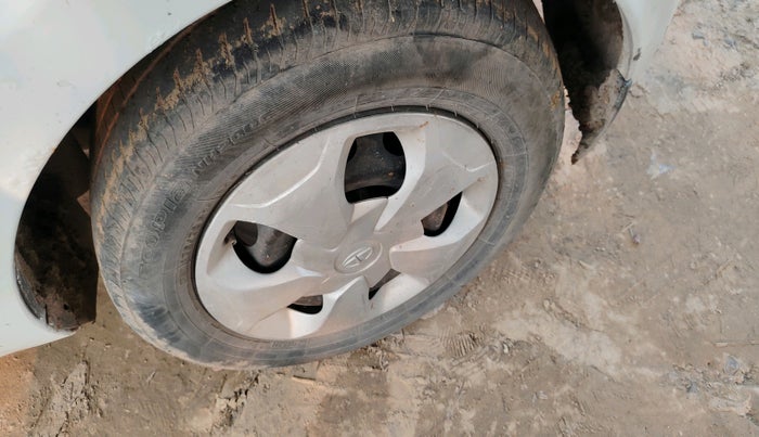 2018 Tata Tiago XT PETROL, Petrol, Manual, 1,95,719 km, tyre