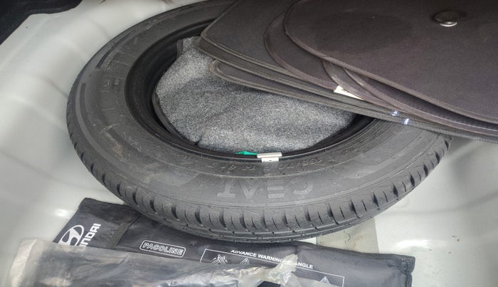 2022 Hyundai AURA SX 1.2, Petrol, Manual, 77,104 km, tyre