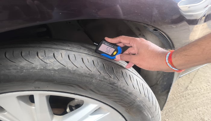 2016 Toyota Innova Crysta 2.8 ZX AT 7 STR, Diesel, Automatic, 2,51,670 km, tyre