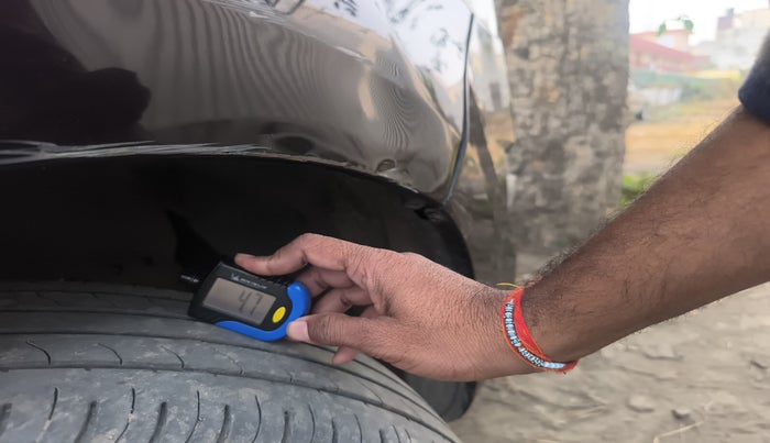 2016 Toyota Innova Crysta 2.8 ZX AT 7 STR, Diesel, Automatic, 2,51,670 km, tyre