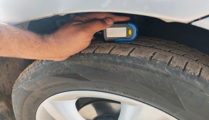 2013 Skoda Rapid ELEGANCE 1.6 TDI CR MT, Diesel, Manual, 1,25,389 km, tyre