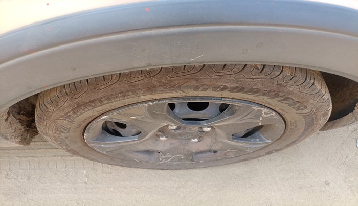 2019 Ford FREESTYLE AMBIENTE 1.5 DIESEL, Diesel, Manual, 1,29,770 km, tyre