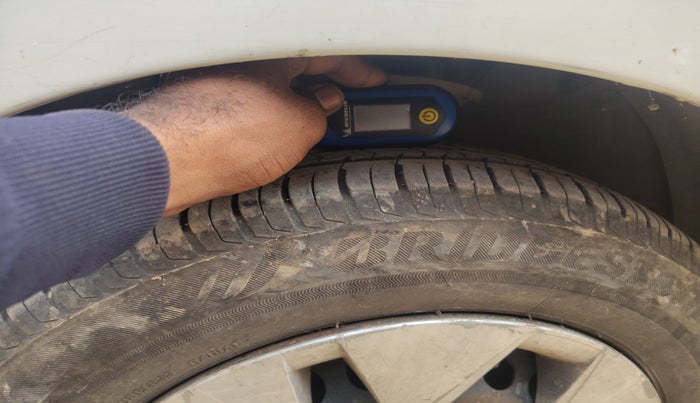 2015 Hyundai Xcent BASE 1.2, Petrol, Manual, 83,901 km, tyre