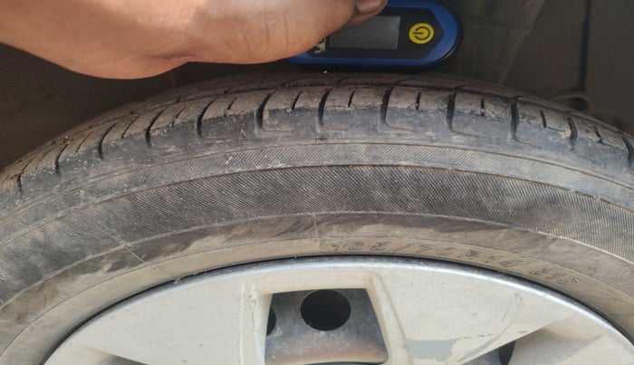 2015 Hyundai Xcent BASE 1.2, Petrol, Manual, 83,901 km, tyre