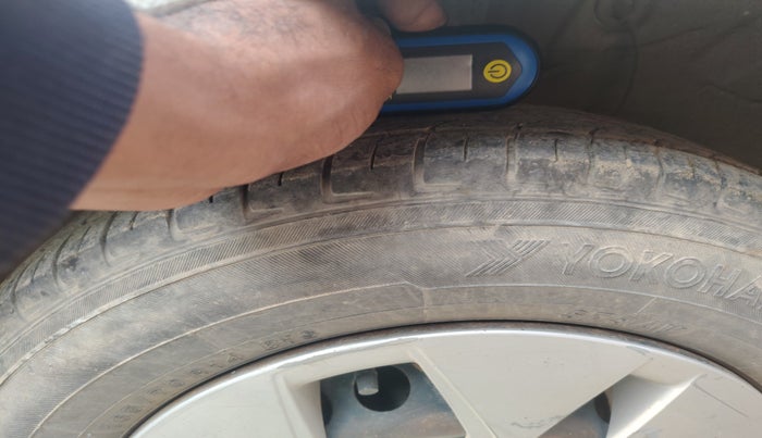 2015 Hyundai Xcent BASE 1.2, Petrol, Manual, 83,901 km, tyre