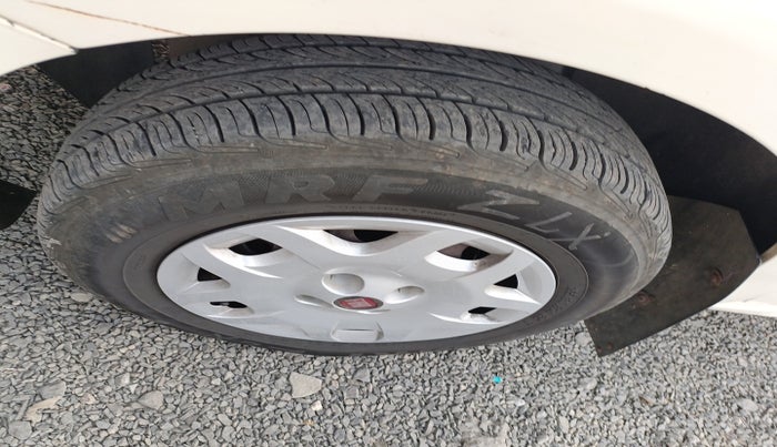 2011 Fiat Grand Punto ACTIVE 1.3, Diesel, Manual, 1,42,033 km, tyre