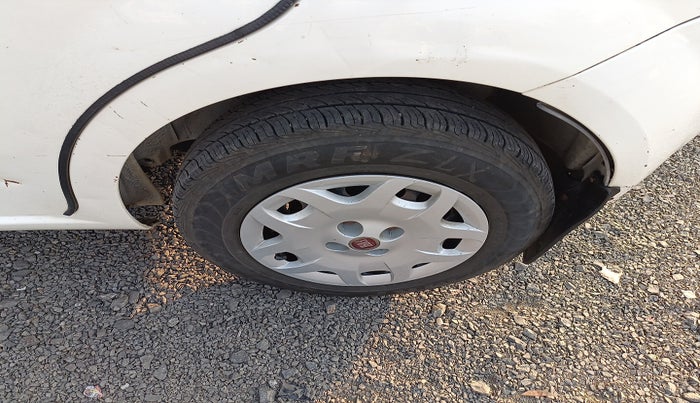 2011 Fiat Grand Punto ACTIVE 1.3, Diesel, Manual, 1,42,033 km, tyre